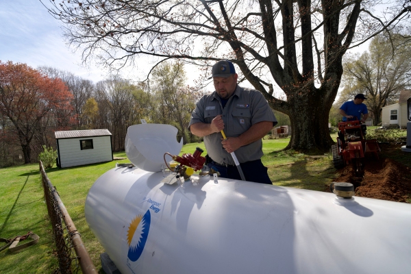 Davenport Energy propane tank installation and fuel refill